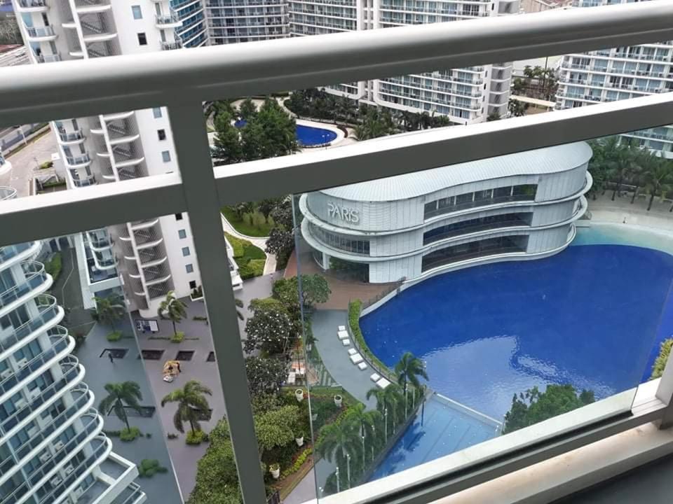 Azure South - Wave Pool - Heart Of The City Paranaque City Экстерьер фото